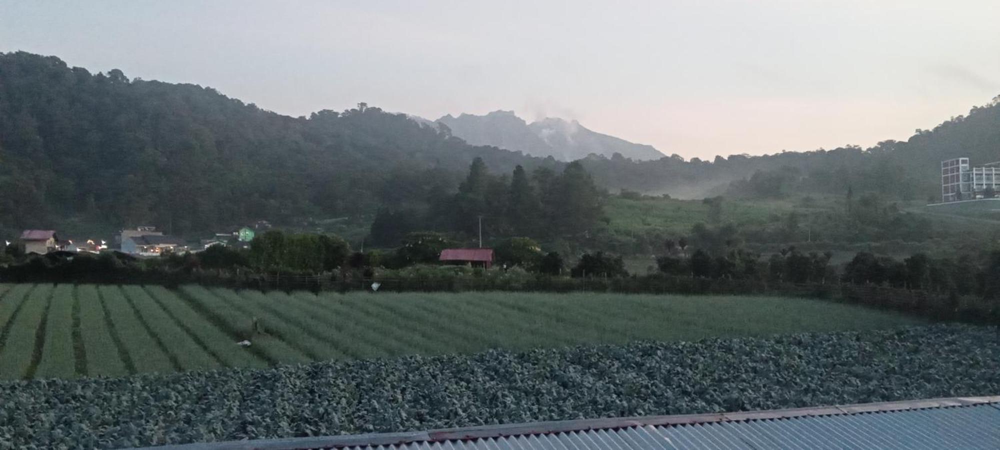 Bungalow Karo Hill Berastagi Luaran gambar